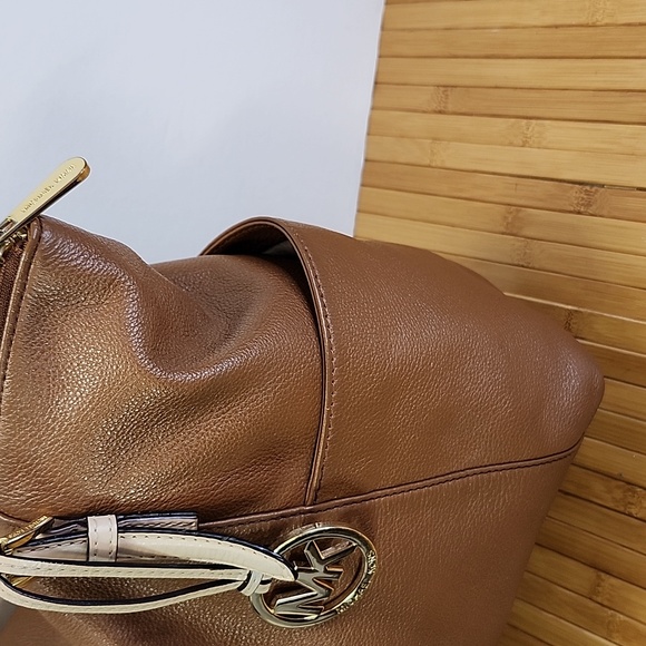 Michael Kors Jet Set Leather Tote - Picture 4 of 13